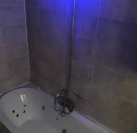 تختخواب و صبحانه Chaplins