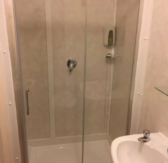 تختخواب و صبحانه Chaplins