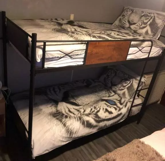 تختخواب و صبحانه Chaplins