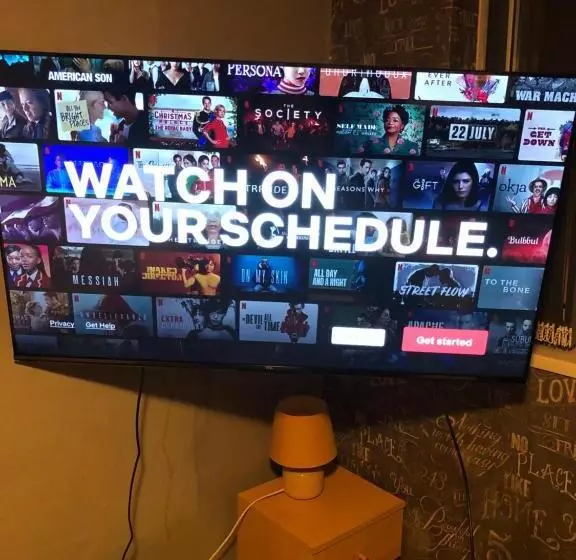 تختخواب و صبحانه Chaplins