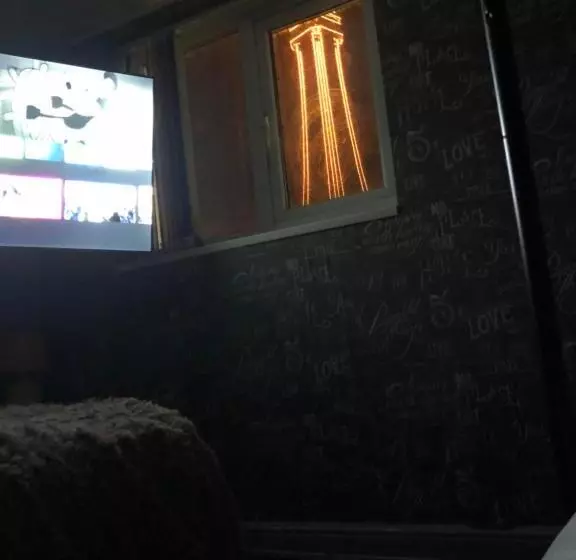 تختخواب و صبحانه Chaplins