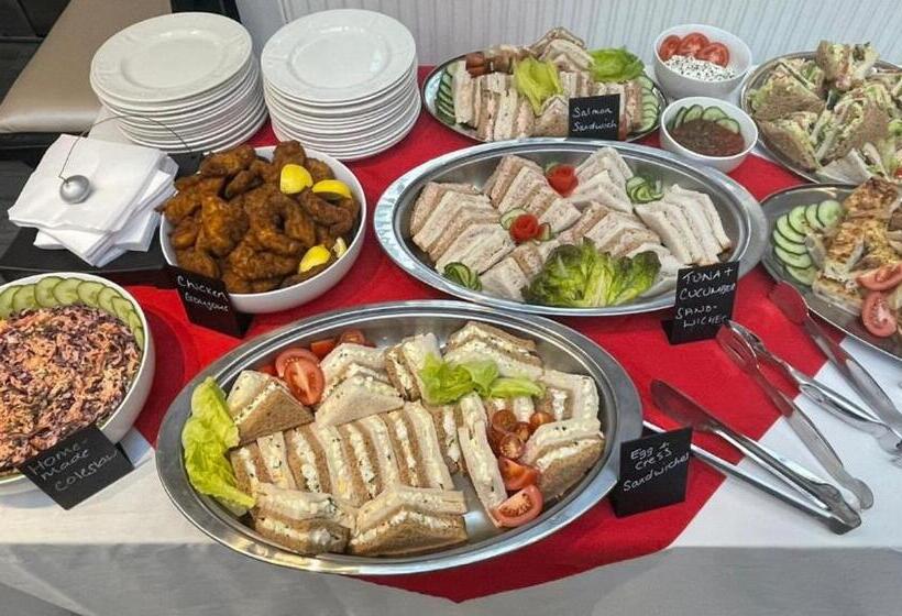 فندق Charnwood Regency Guest House