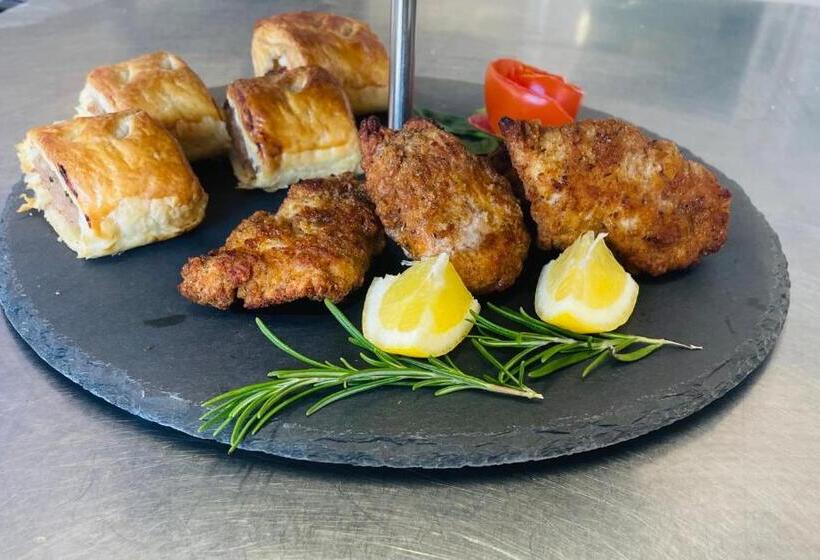 فندق Charnwood Regency Guest House