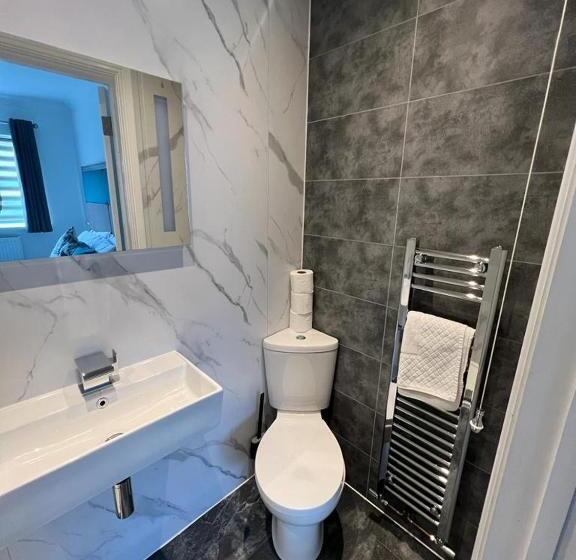 فندق Charnwood Regency Guest House