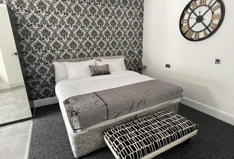 فندق Charnwood Regency Guest House