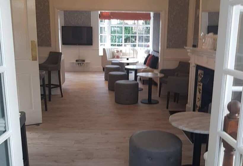 فندق Charnwood Regency Guest House