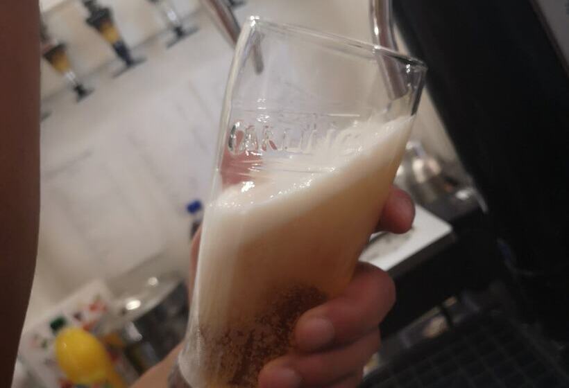 فندق Charnwood Regency Guest House