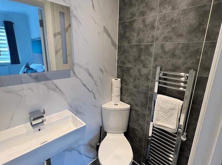 فندق Charnwood Regency Guest House