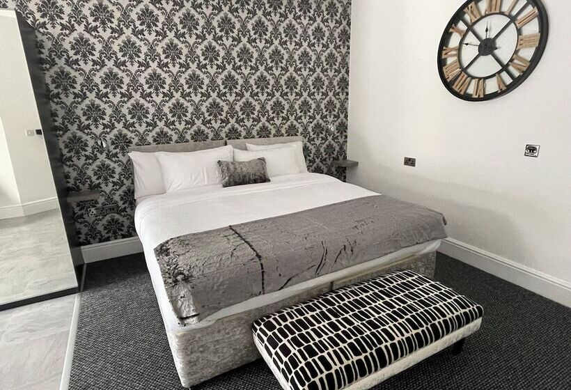 فندق Charnwood Regency Guest House