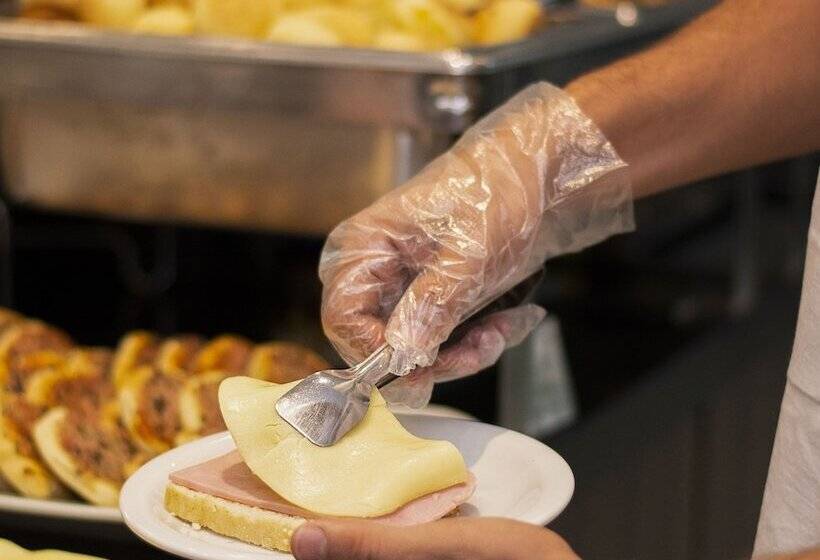 Отель Golden Plaza