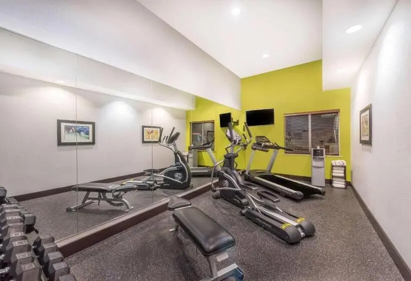 هتل Hawthorn Extended Stay By Wyndham Midland