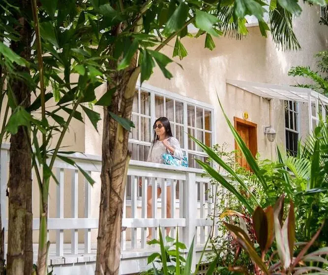 هتل Paradise Beach Resort & Dive Center