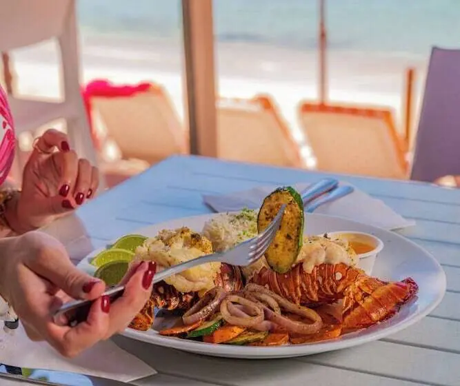 هتل Paradise Beach Resort & Dive Center