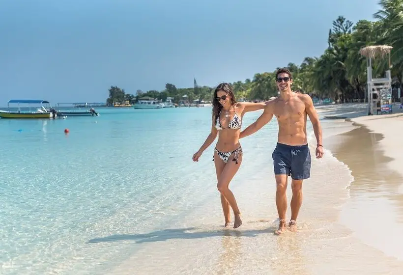 هتل Paradise Beach Resort & Dive Center