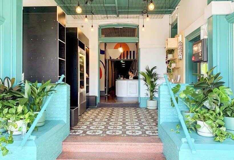 Отель Roamer St Kilda