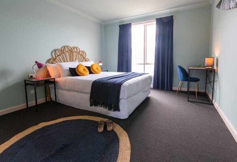 Отель Roamer St Kilda