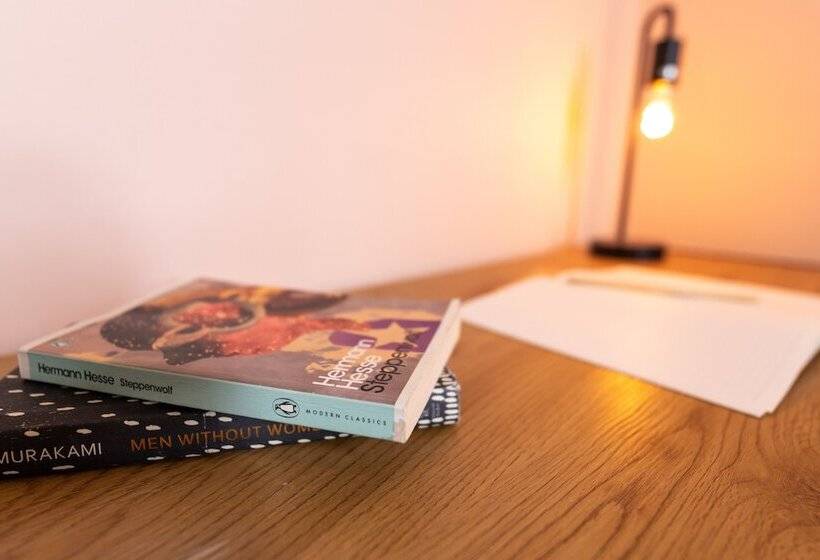 Отель Roamer St Kilda