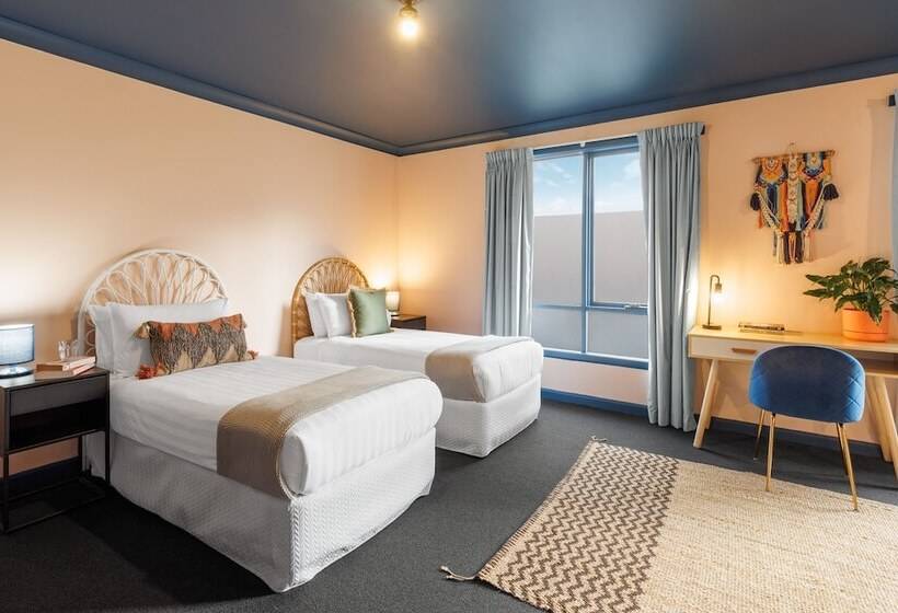 Отель Roamer St Kilda