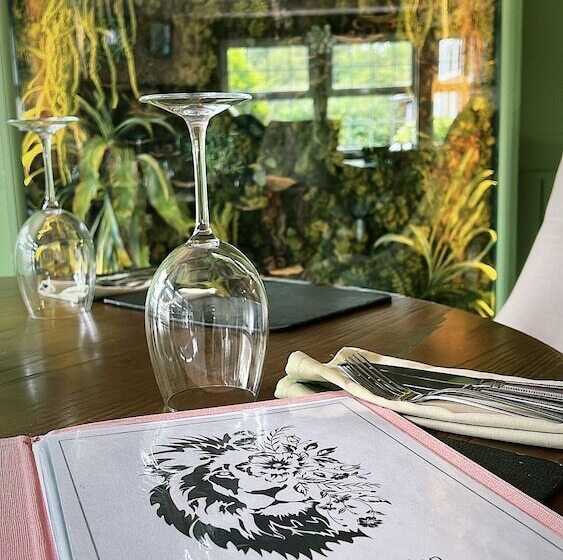 호텔 The Old Red Lion Inn