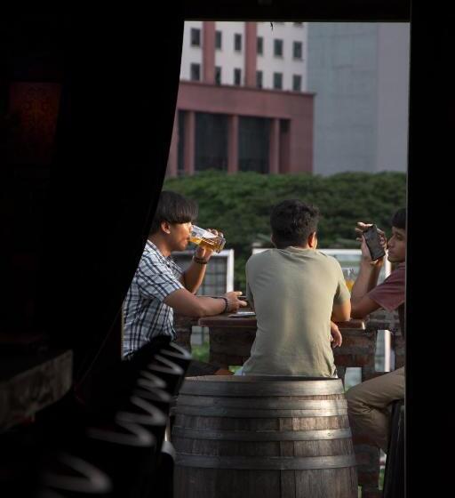 هتل Travel Hub Guesthouse