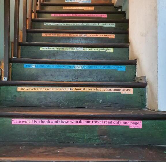 هتل Travel Hub Guesthouse