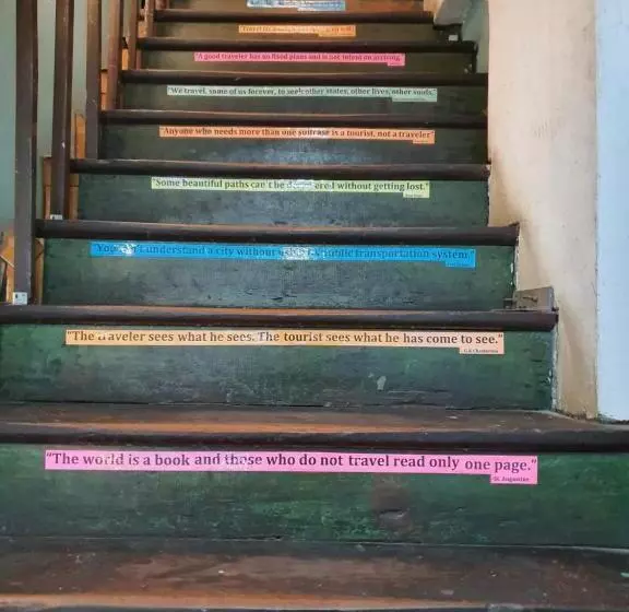 هتل Travel Hub Guesthouse