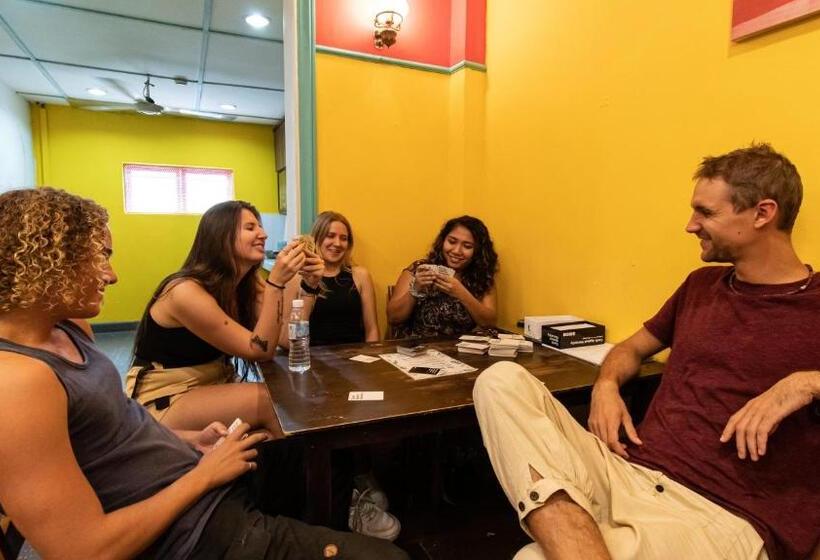 هتل Travel Hub Guesthouse