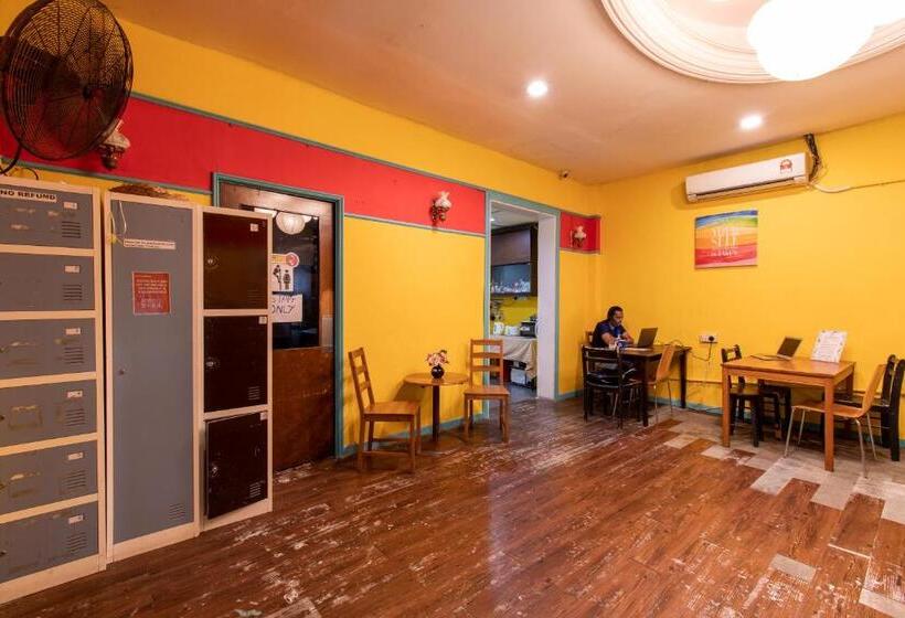 هتل Travel Hub Guesthouse