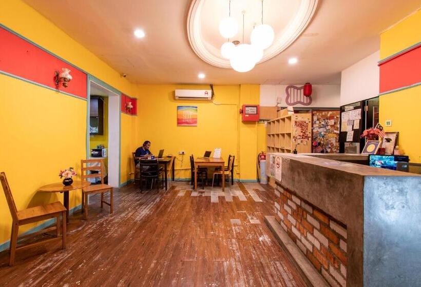 هتل Travel Hub Guesthouse