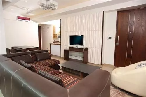 Laurent & Benon Suites Santacruz East