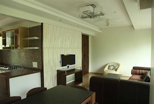 Laurent & Benon Suites Santacruz East