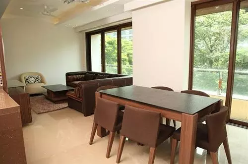 Laurent & Benon Suites Santacruz East