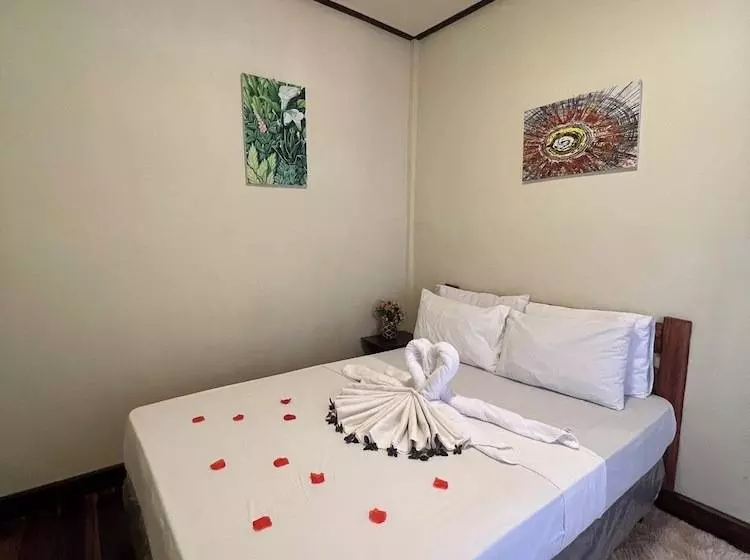 膳宿费 Novie S Tourist Inn