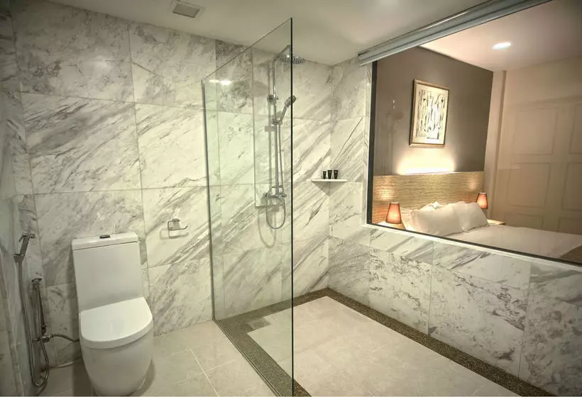 Raintr33 Hotel Singapore