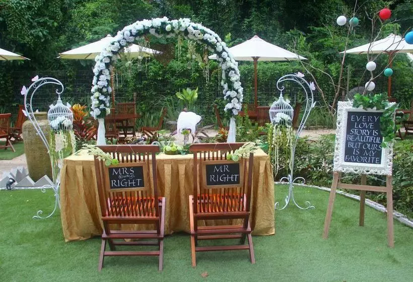 Raintr33 Hotel Singapore