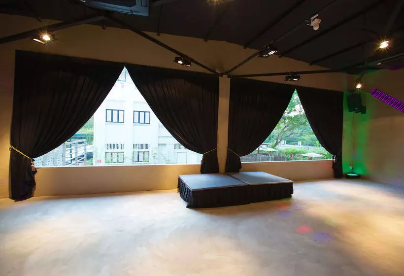 Raintr33 Hotel Singapore