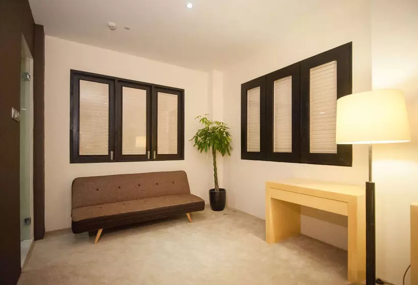 Raintr33 Hotel Singapore