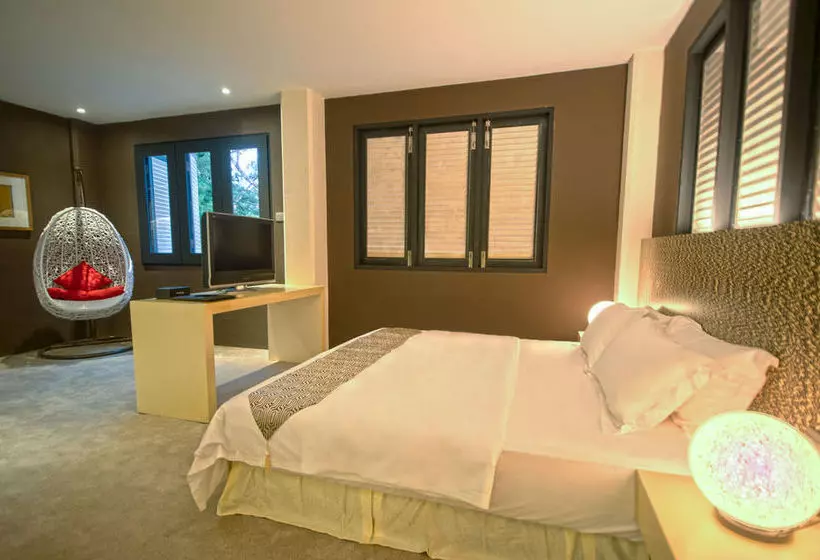 Raintr33 Hotel Singapore