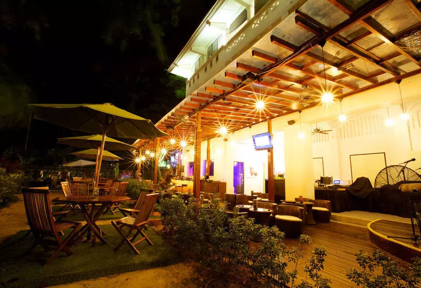 Raintr33 Hotel Singapore