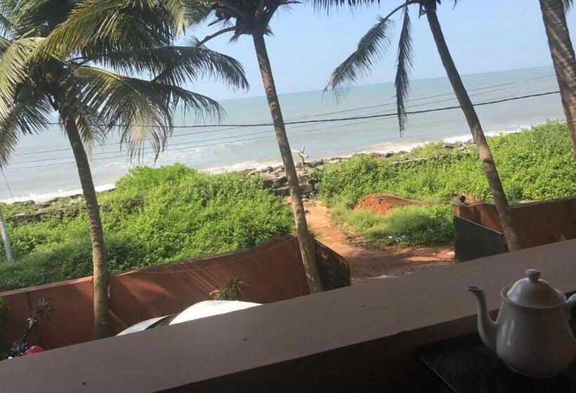 بنسيون Kizhunna Rock Beach House