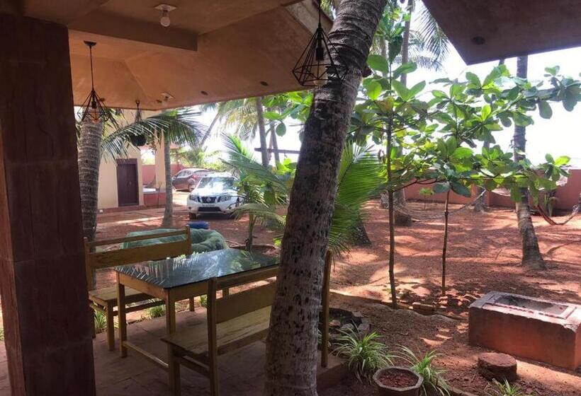 بنسيون Kizhunna Rock Beach House