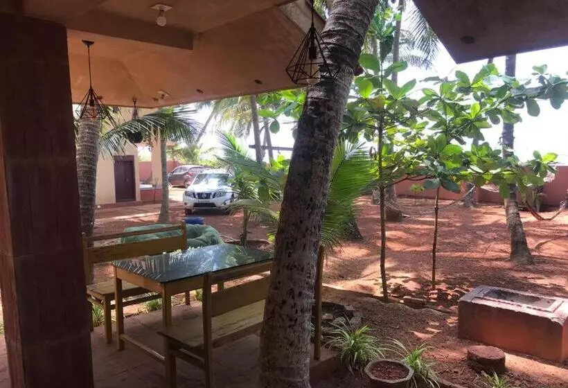 Majatalo Kizhunna Rock Beach House