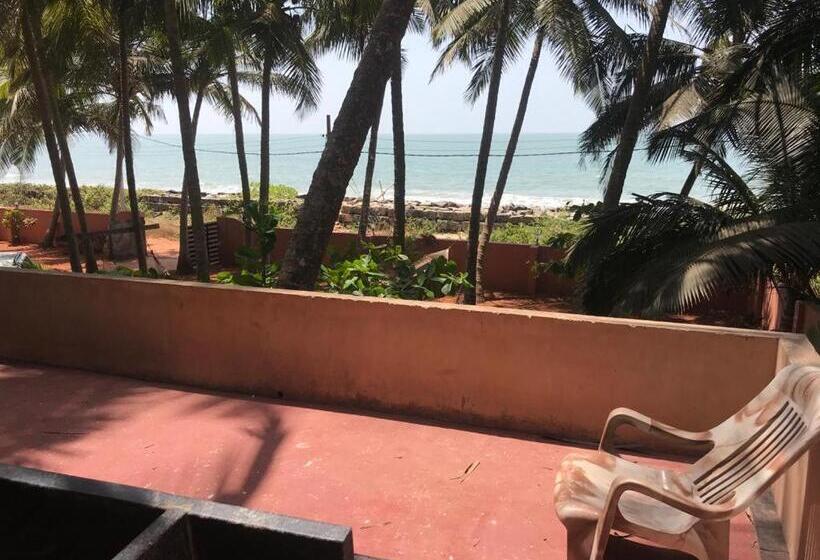 بنسيون Kizhunna Rock Beach House