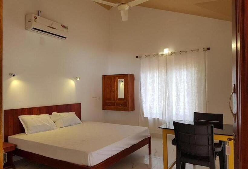 بنسيون Kizhunna Rock Beach House