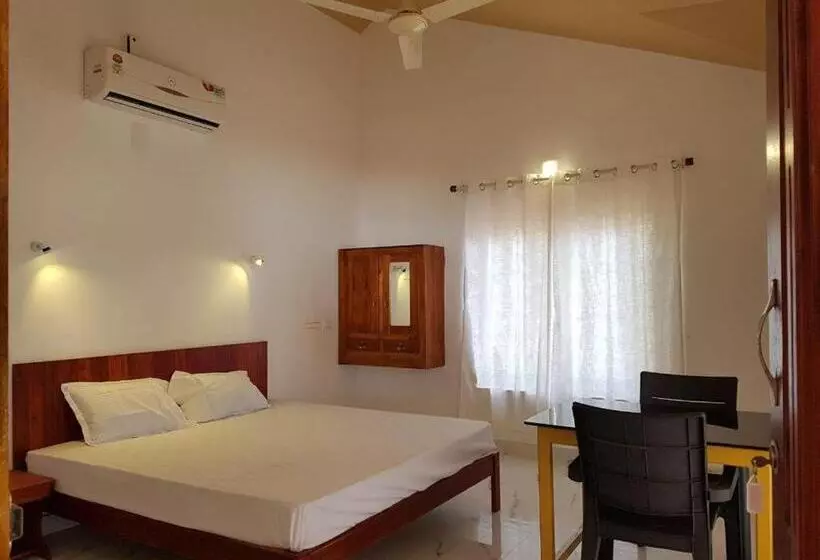 Majatalo Kizhunna Rock Beach House