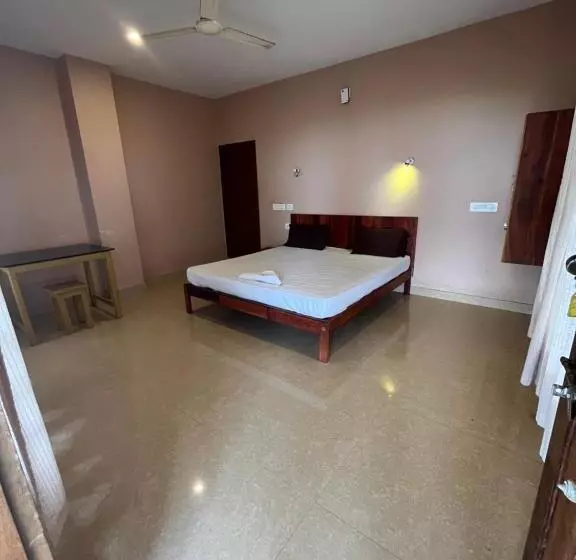 Majatalo Kizhunna Rock Beach House