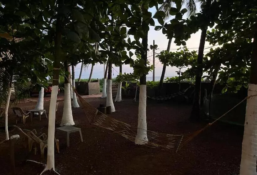 Majatalo Kizhunna Rock Beach House