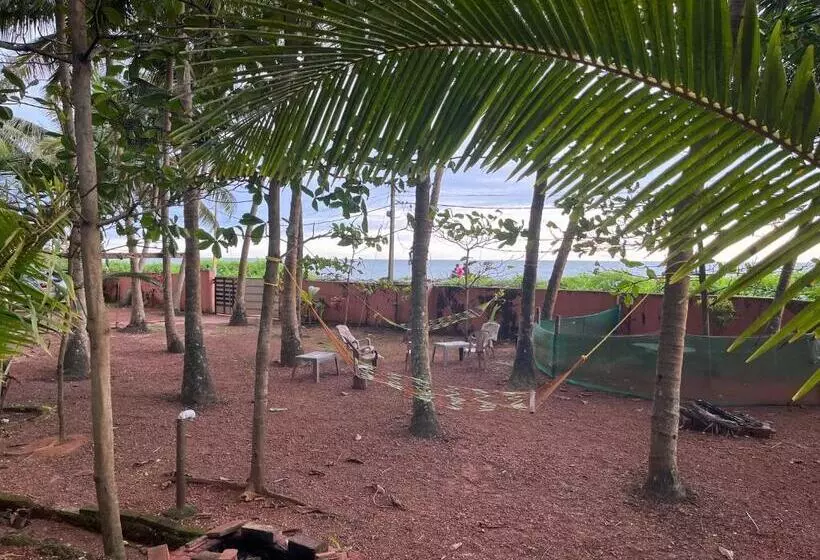 Majatalo Kizhunna Rock Beach House