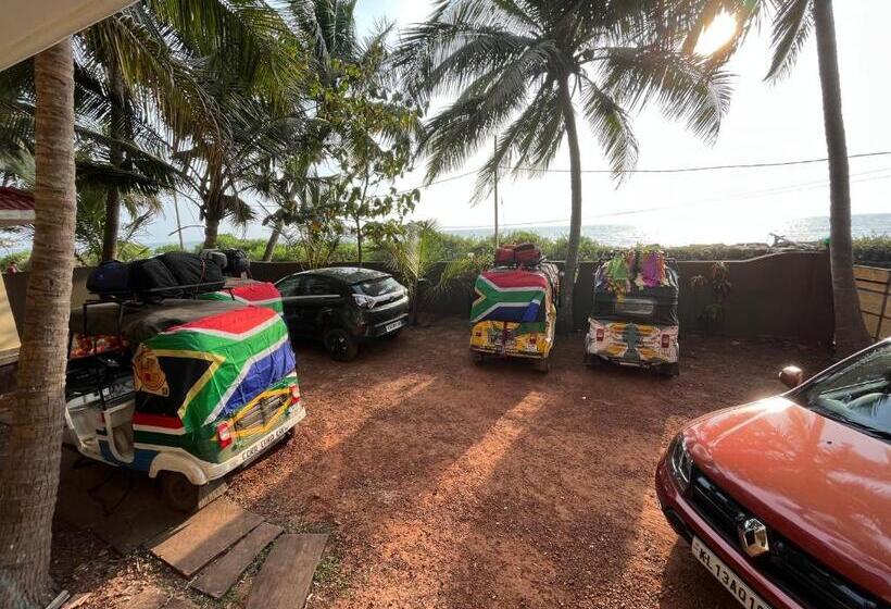 بنسيون Kizhunna Rock Beach House