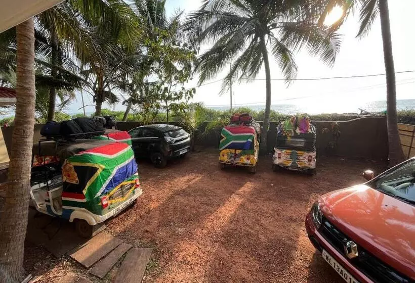 Majatalo Kizhunna Rock Beach House